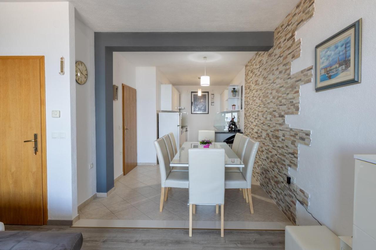 Apartment Dany - Free Beach Parking Makarska Buitenkant foto