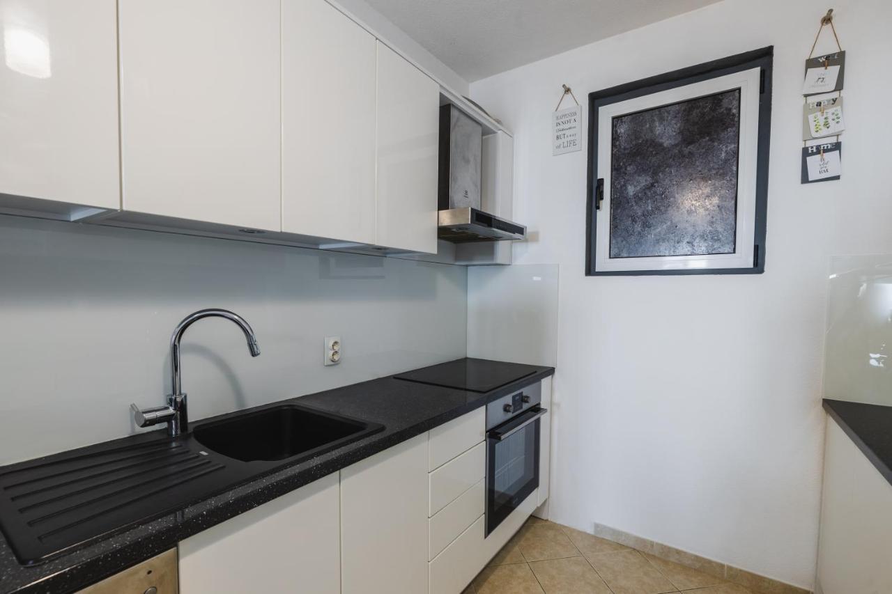 Apartment Dany - Free Beach Parking Makarska Buitenkant foto